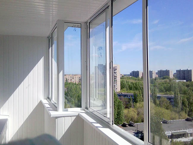 Нестандартное остекление балконов косой формы и проблемных балконов Чехов